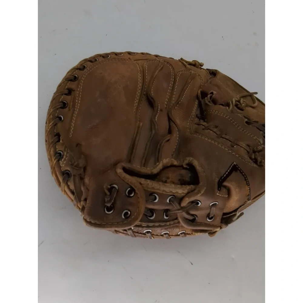 Wilson A2402 Professional Model Catchers Mitt Righty Nylon Stitched USA C3